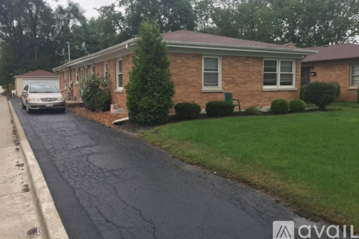 Apartment for rent at 232 S Chase Ave #A, Lombard, IL 60148