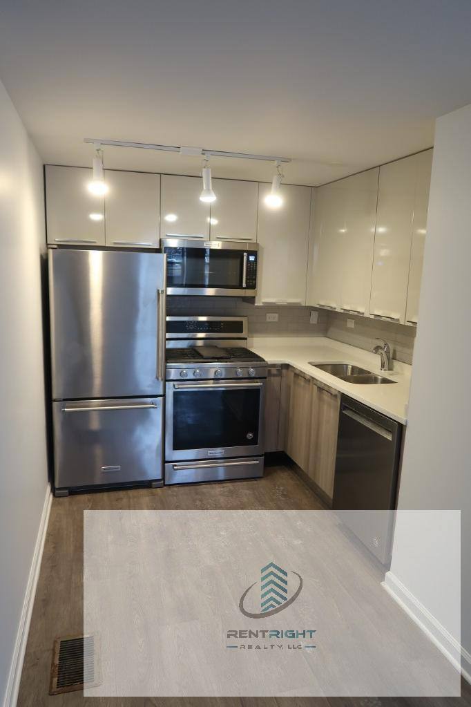 Apartment for rent at 932 W Dakin St #303, Chicago, IL 60613