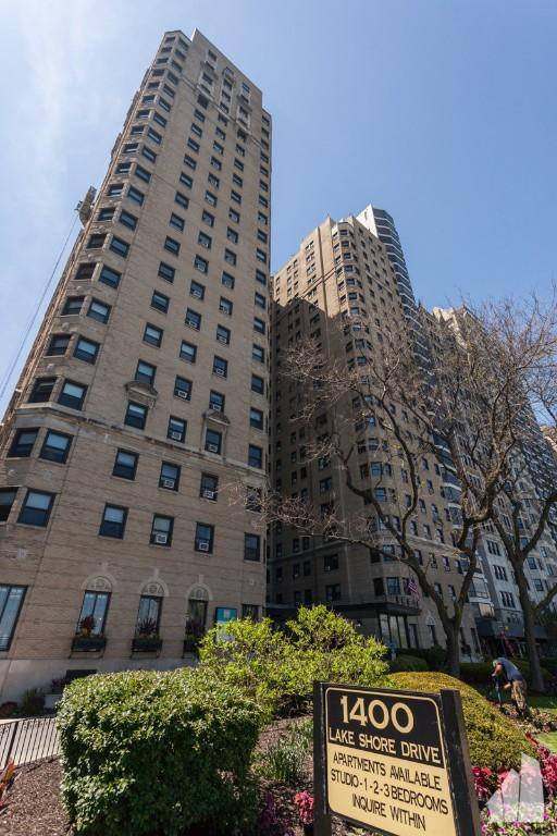 Apartment for rent at 1400 N Lakeshore Dr, Chicago, IL 60610