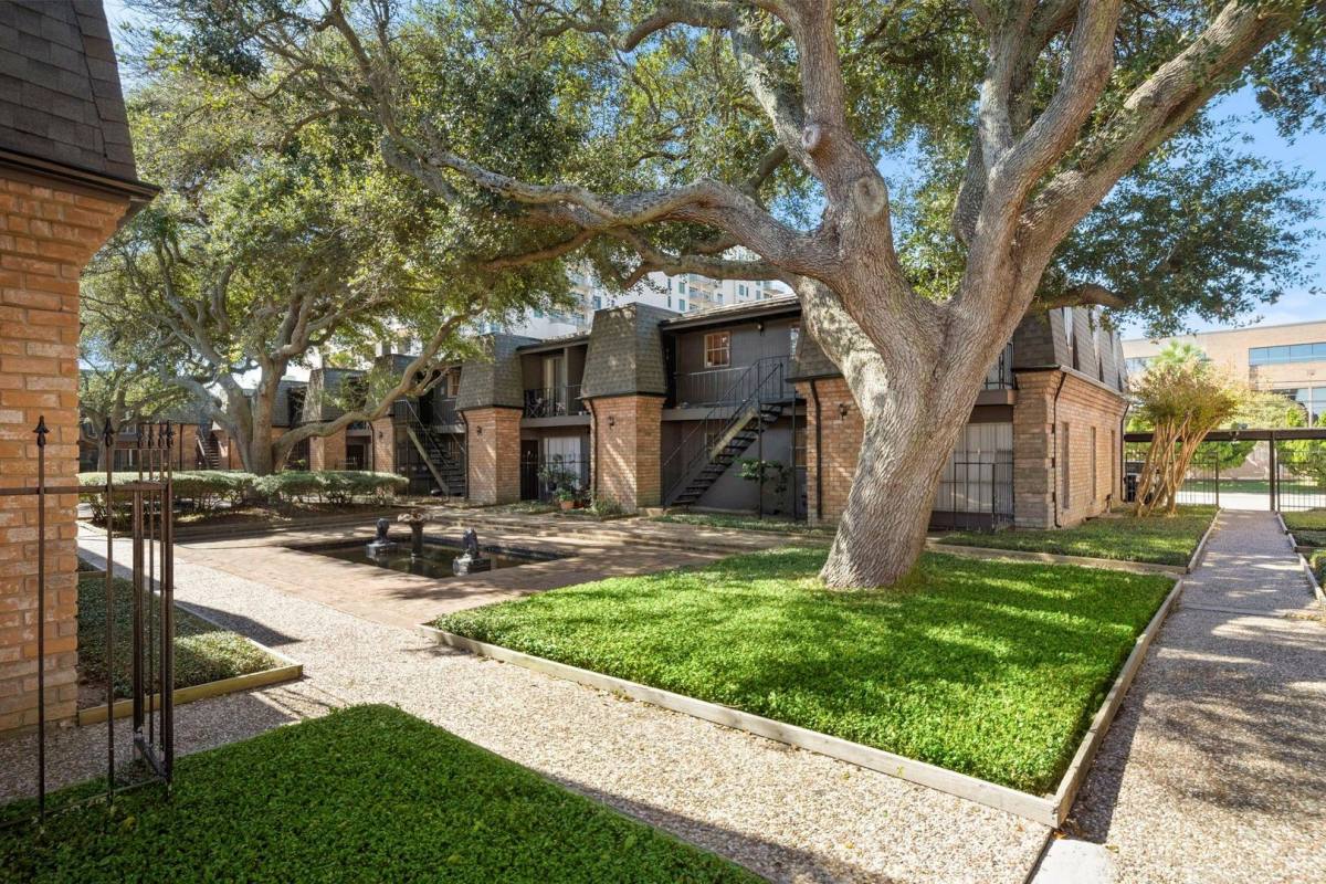 Townhouse for rent at 711 Holiday Dr, Galveston, TX 77550