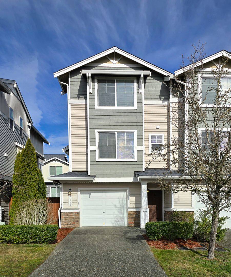 Townhouse for rent at 309 127th St SE, Everett, WA 98208