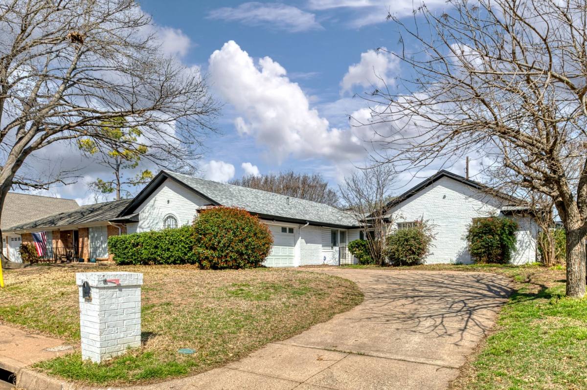 House for rent at 5603 Fireside Dr, Arlington, TX 76016