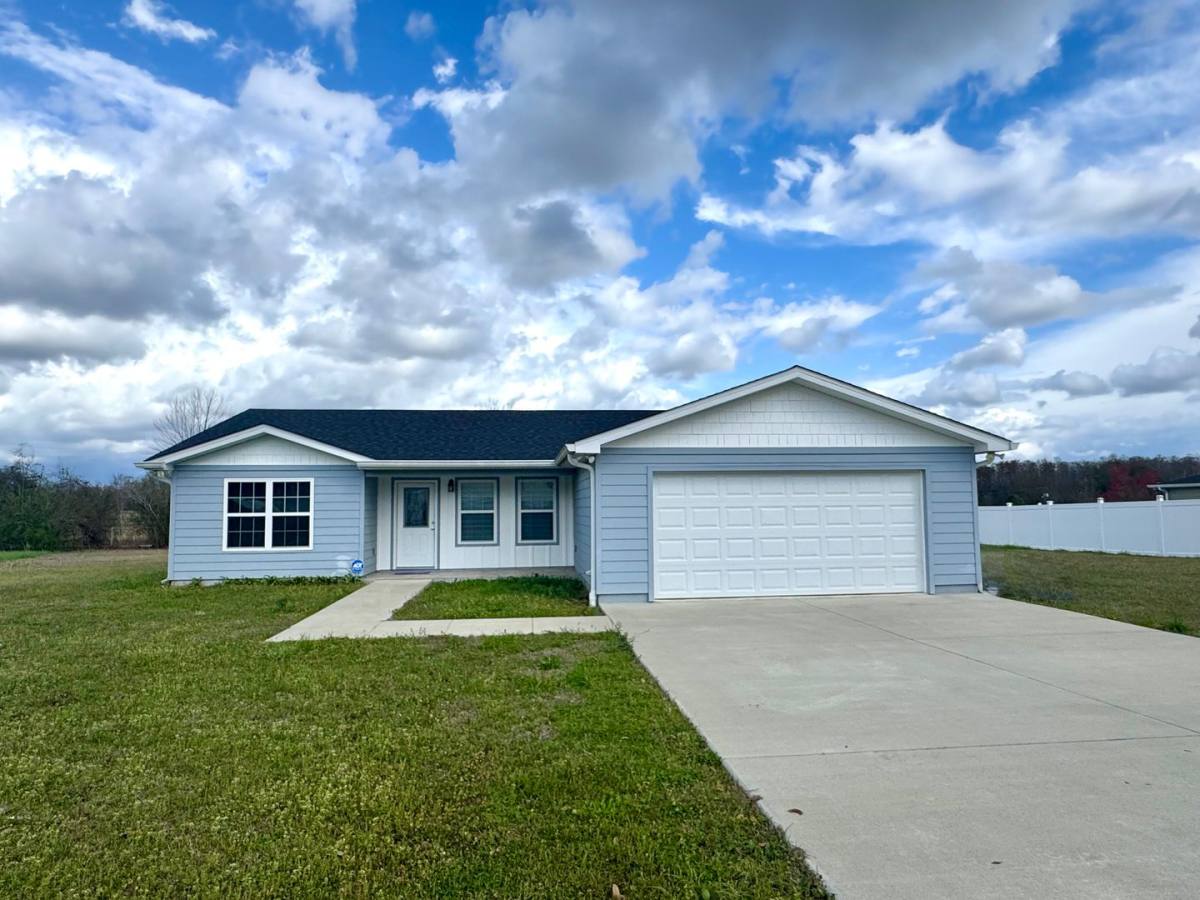 House for rent at 2146 Aaron Ave, Grand Ridge, FL 32442