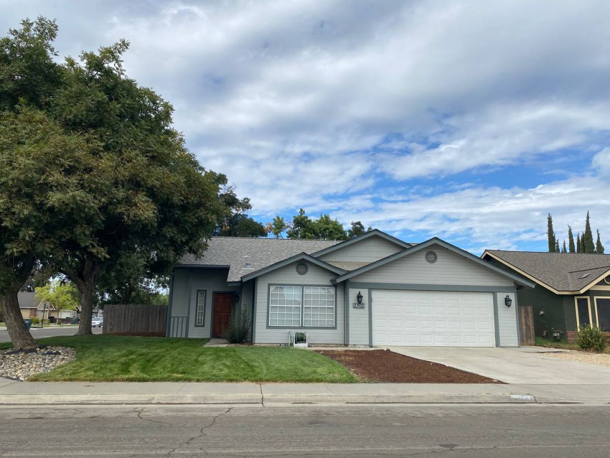 House for rent at 2302 Fernwood Dr, Hanford, CA 93230