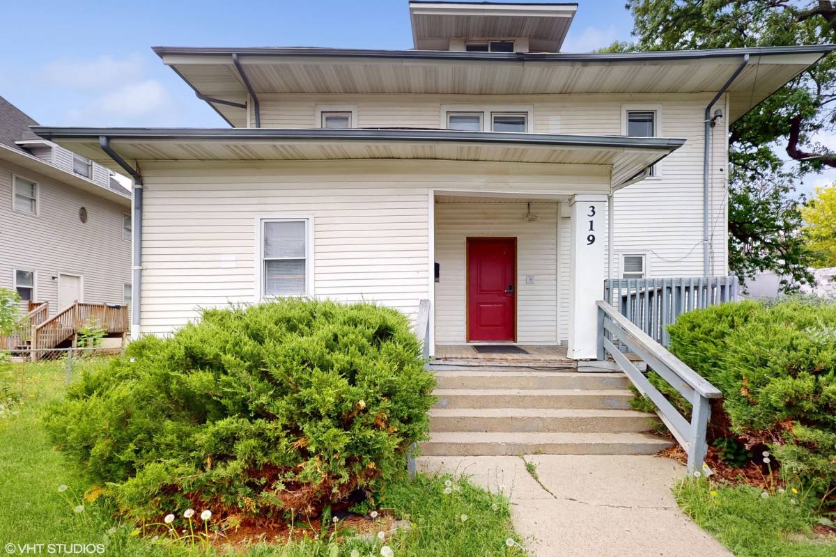 Apartment for rent at 319 Franklin Ave, Des Moines, IA 50314