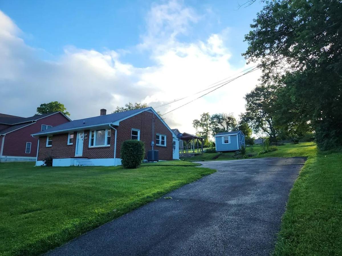 House for rent at 1606 Whipple Dr, Blacksburg, VA 24060