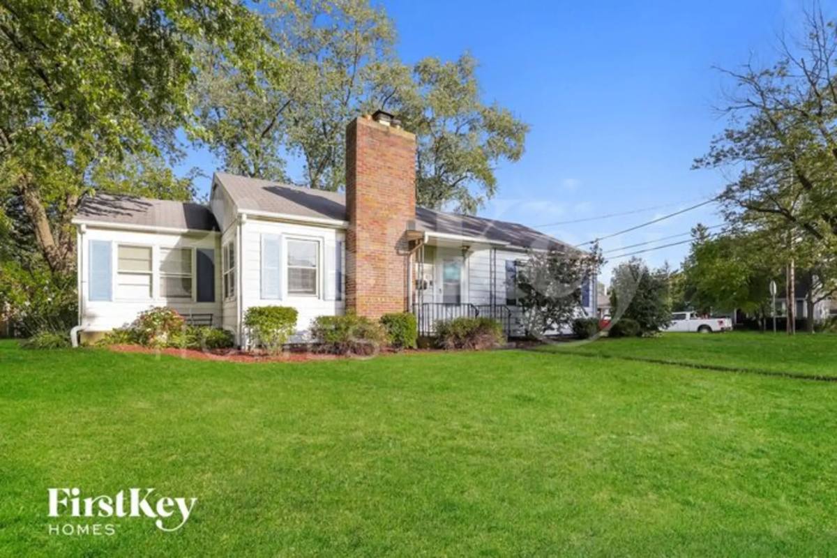 House for rent at 87 S 2nd Ave, Lombard, IL 60148