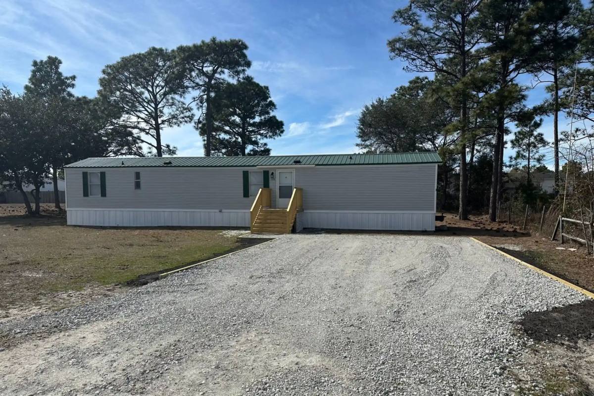 House for rent at 119 N King St, Hubert, NC 28539