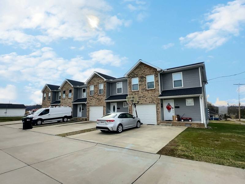 Townhouse for rent at 8 Madelaine Place, Hurricane, WV 25526