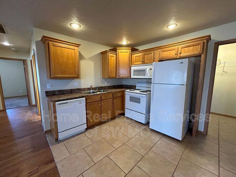 Apartment for rent at 5652 N Purple Lane, Ozark, MO 65721