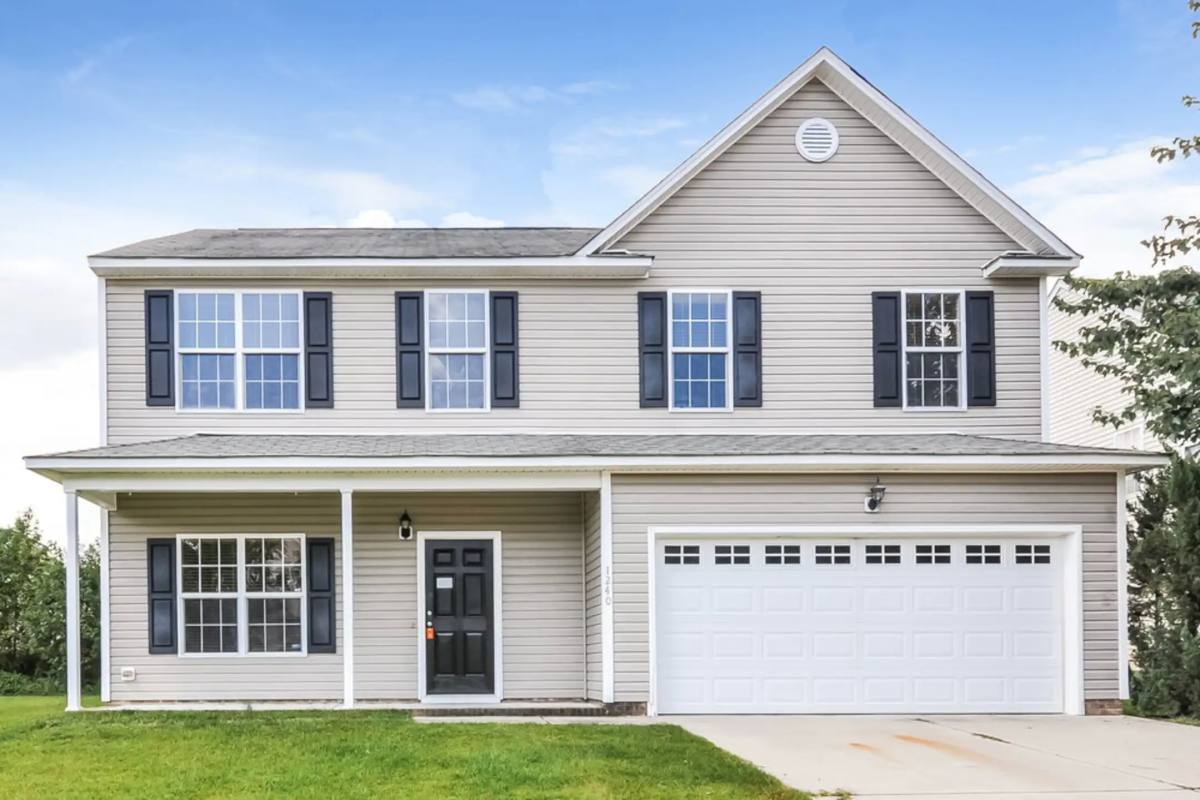 House for rent at 1240 Braemar Highland Dr, Zebulon, NC 27597