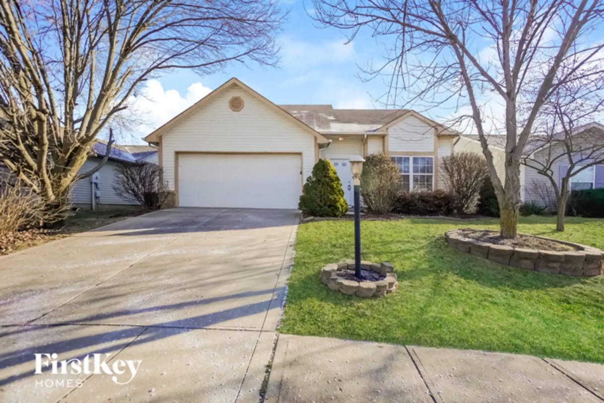 House for rent at 1435 Blue Brook Way, Greenwood, IN 46143