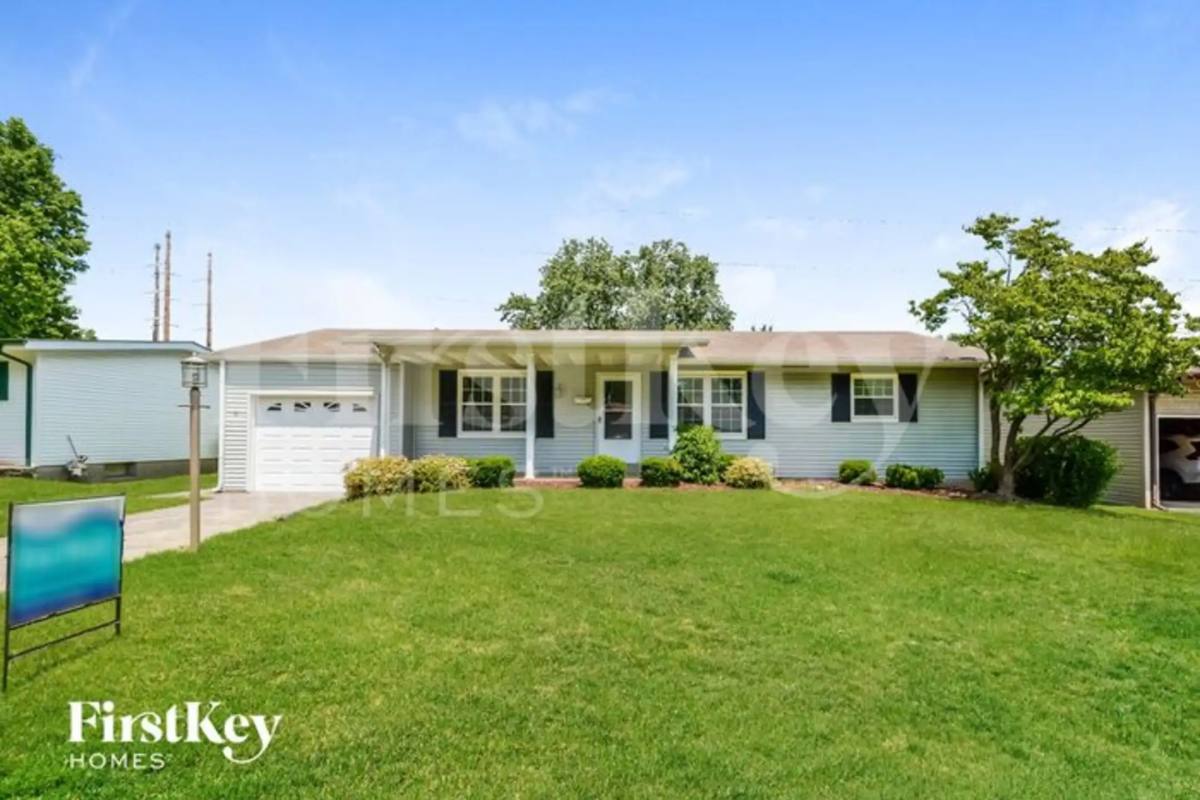House for rent at 2525 Dove Dr, Florissant, MO 63031