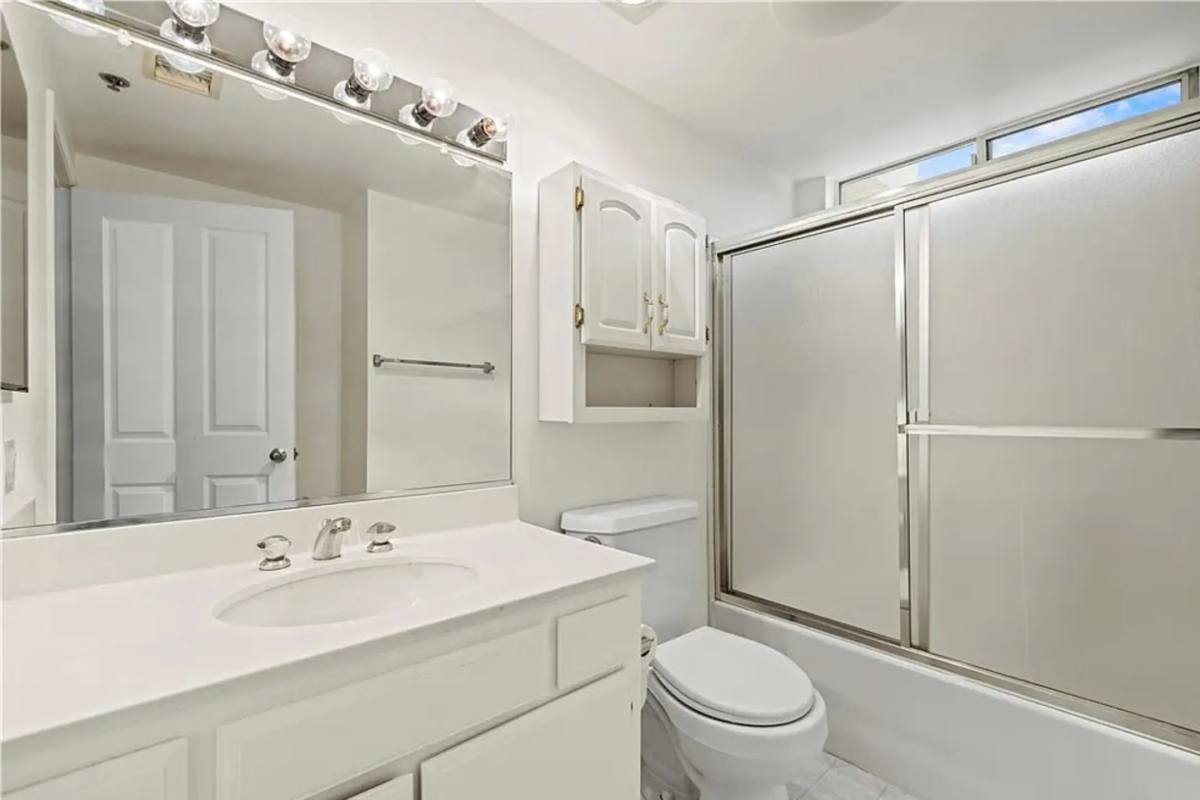 Apartment for rent at 4501 Cedros Ave, Sherman Oaks, CA 91403