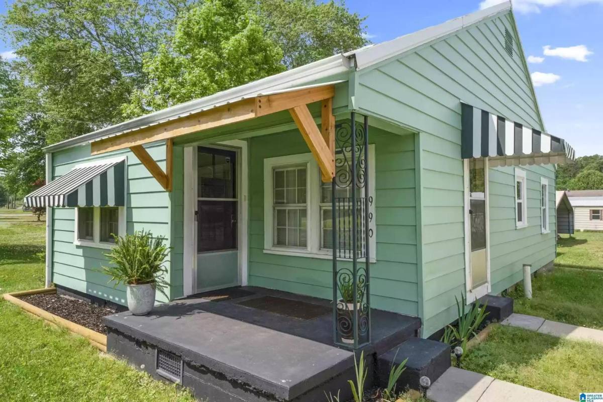 House for rent at 990 Springville Blvd, Oneonta, AL 35121