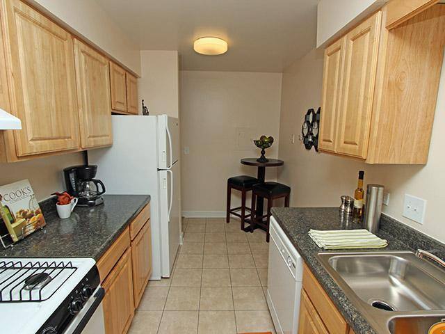 Apartment for rent at 325 Ramblewood Dr, Glen Ellyn, IL 60137