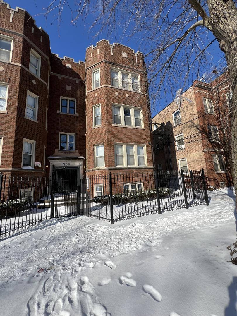 House for rent at 7514 S Essex Ave, Chicago, IL 60649