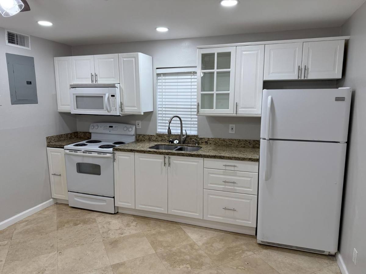 Apartment for rent at 921 NE 16th St #3, Fort Lauderdale, FL 33304