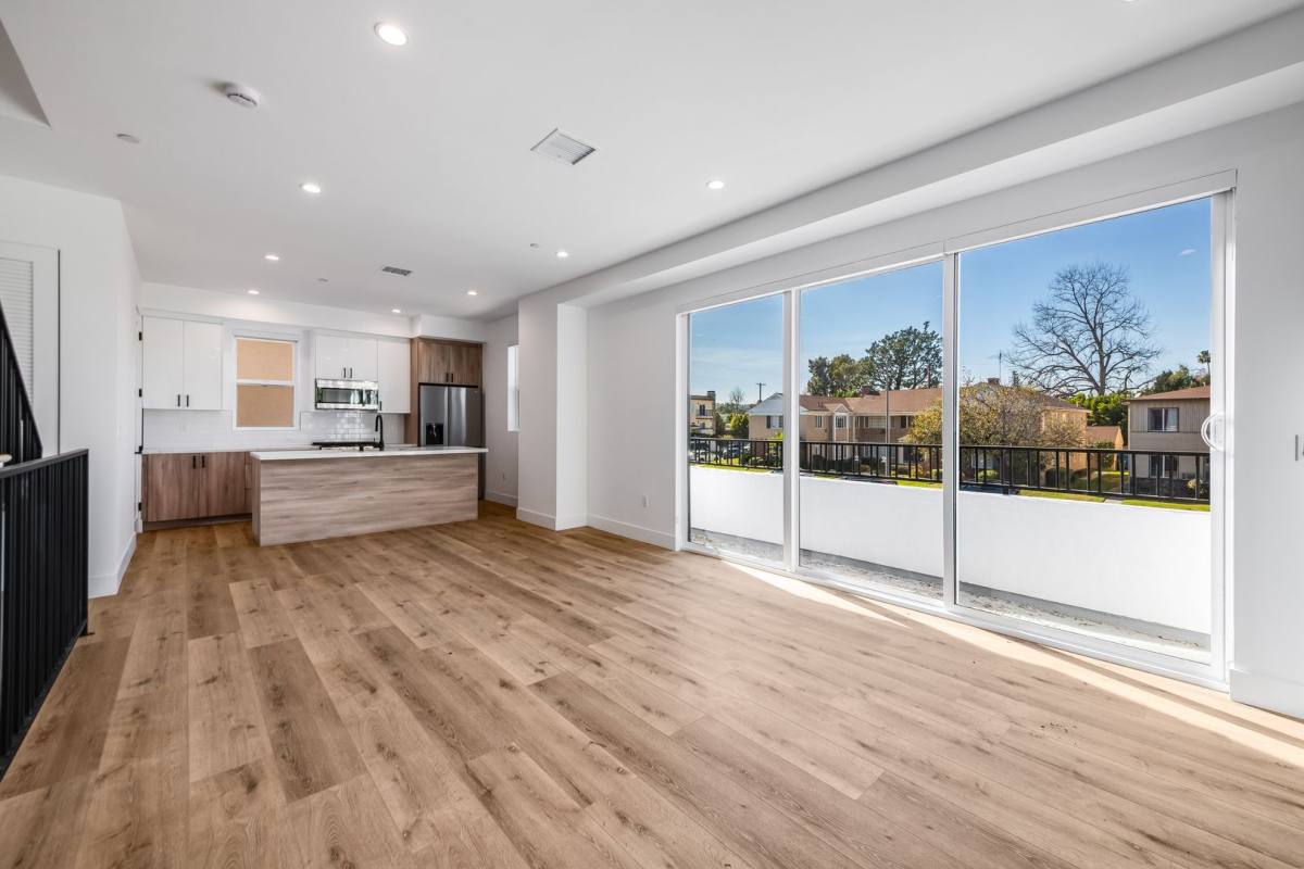 Apartment for rent at 5044 Laurel Canyon Blvd, Valley Village, CA 91607