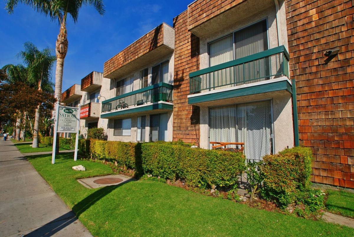 Apartment for rent at 20431 Saticoy St, Winnetka, CA 91306