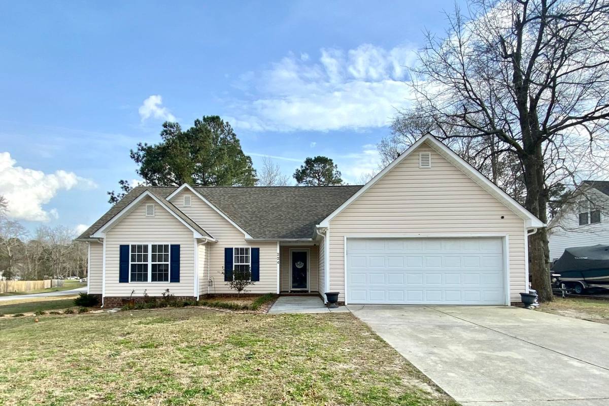 House for rent at 224 English Walnut Dr, Richlands, NC 28574