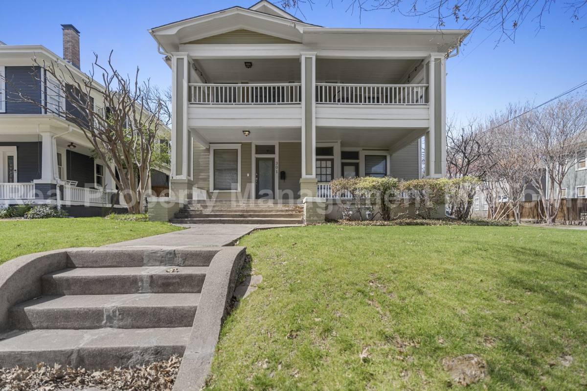 House for rent at 301 S Edgefield Ave, Dallas, TX 75208
