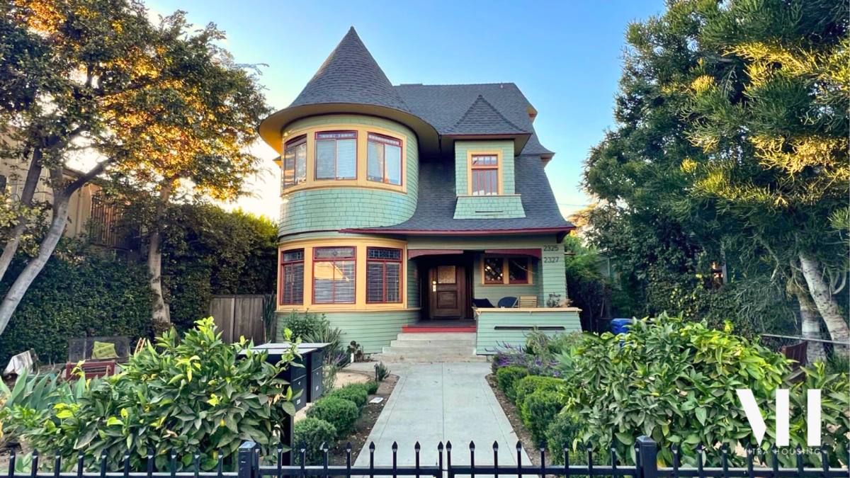 Apartment for rent at 2325 Portland St, Los Angeles, CA 90007