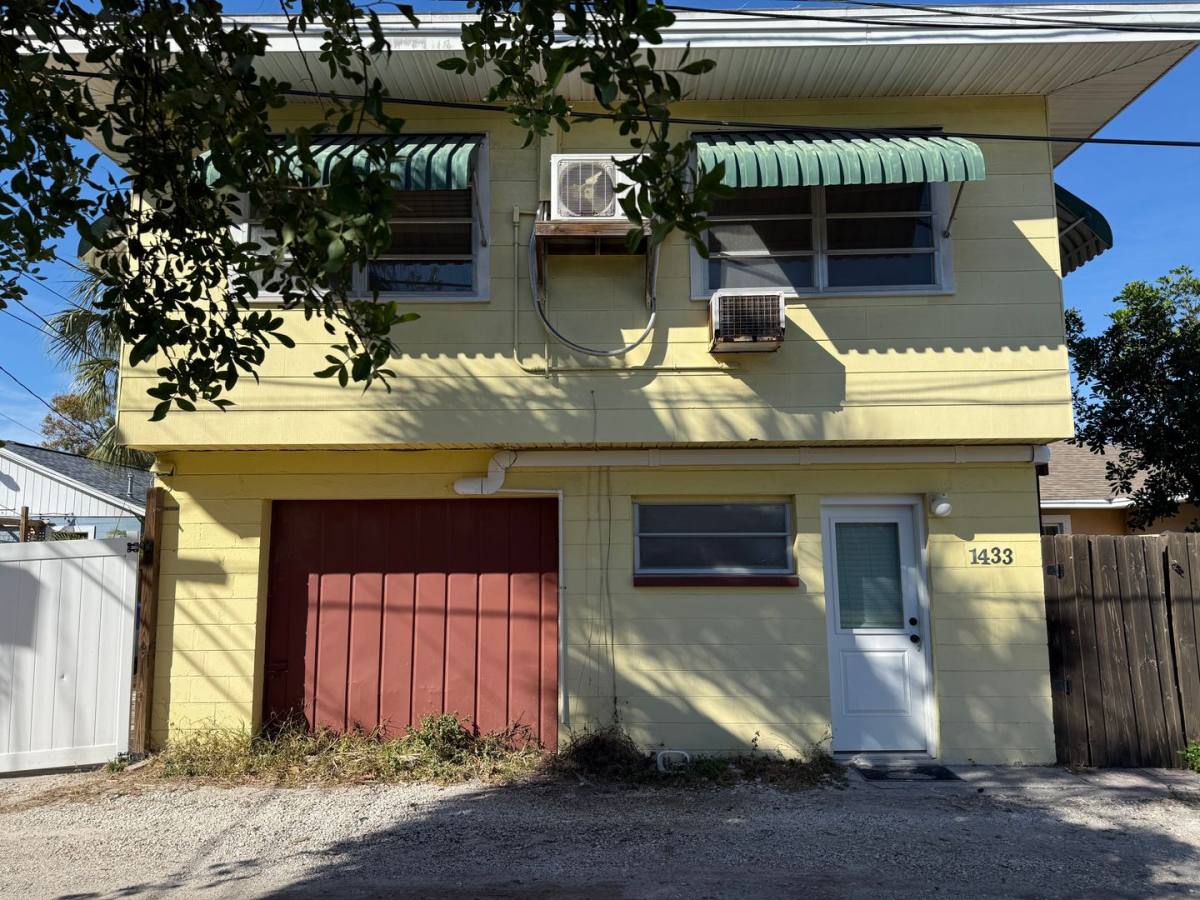 Apartment for rent at 1433 26th St N, Saint Petersburg, FL 33713