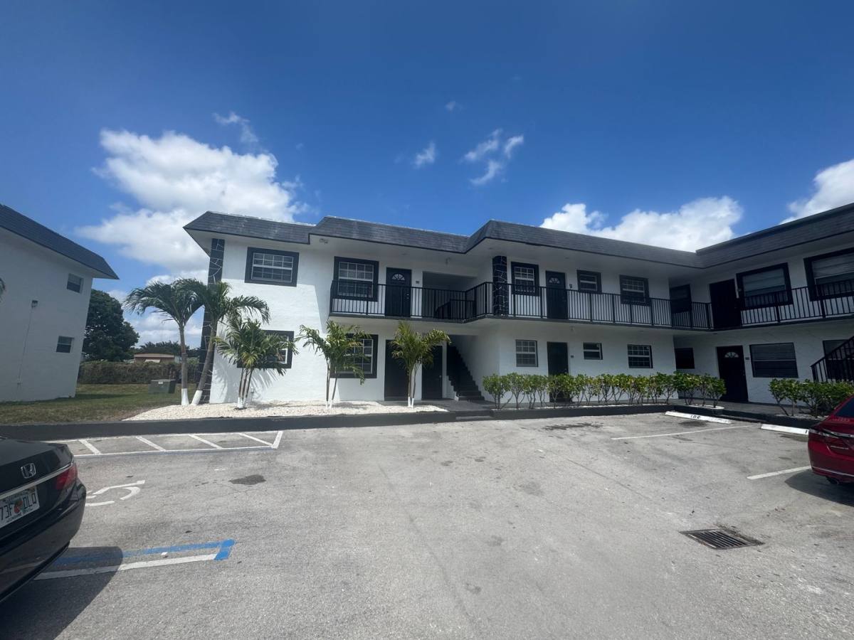 Apartment for rent at 5621, 5661, 5841 SW, Fort Lauderdale, FL 33314