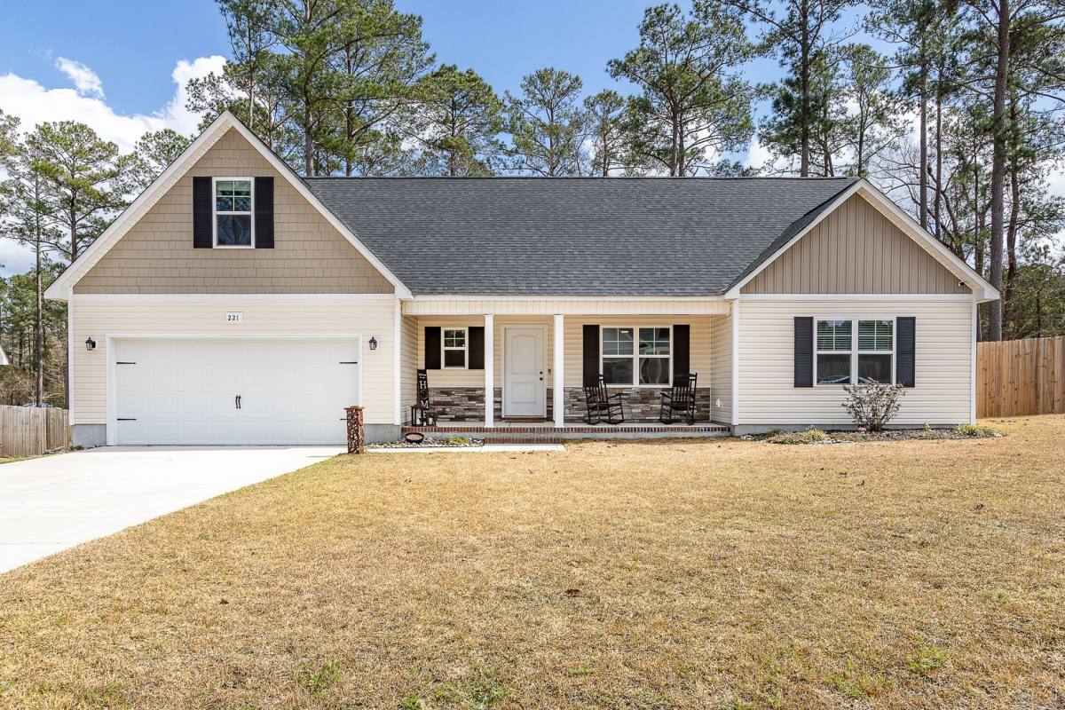 House for rent at 221 Westfield Dr, Richlands, NC 28574
