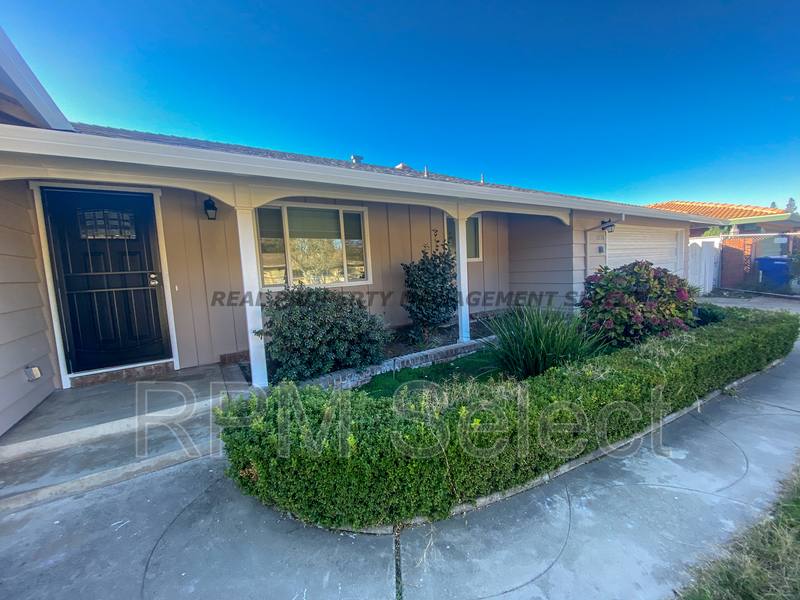 House for rent at 1238 Woodfield Ave, Sacramento, CA 95831