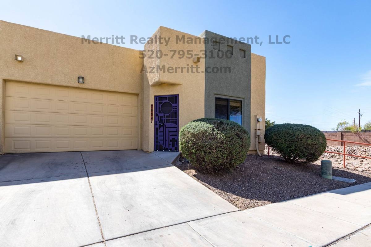 Townhouse for rent at 7154 E Chelsie Kaye Lane, Tucson, AZ 85730