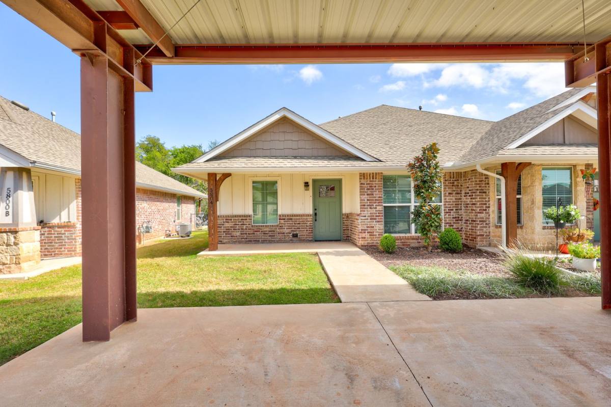 Apartment for rent at 5804 Campbell Creek, Oklahoma City, OK 73179