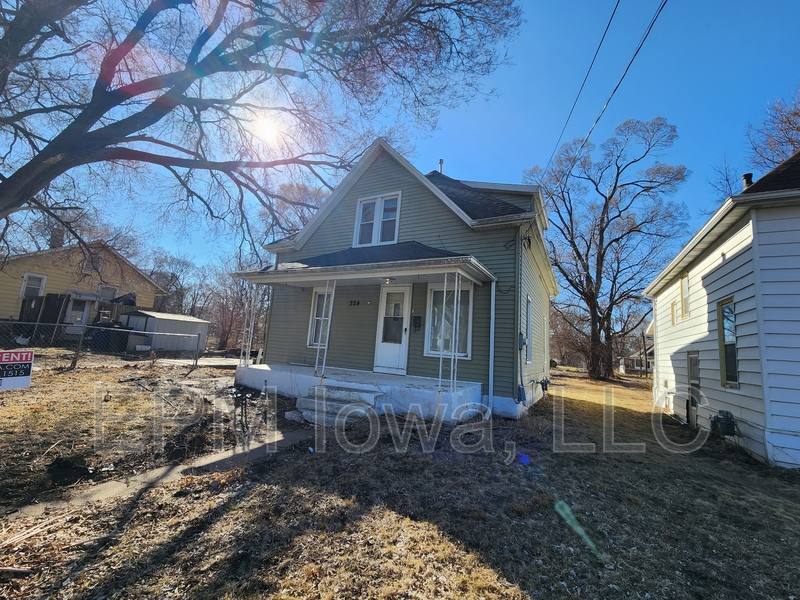 House for rent at 324 Ricker St, Waterloo, IA 50703