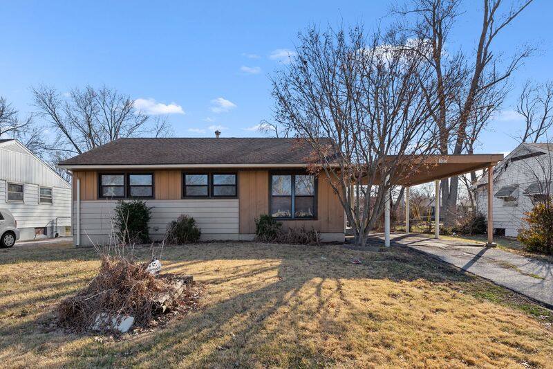 House for rent at 308 Shepley Dr, Saint Louis, MO 63137