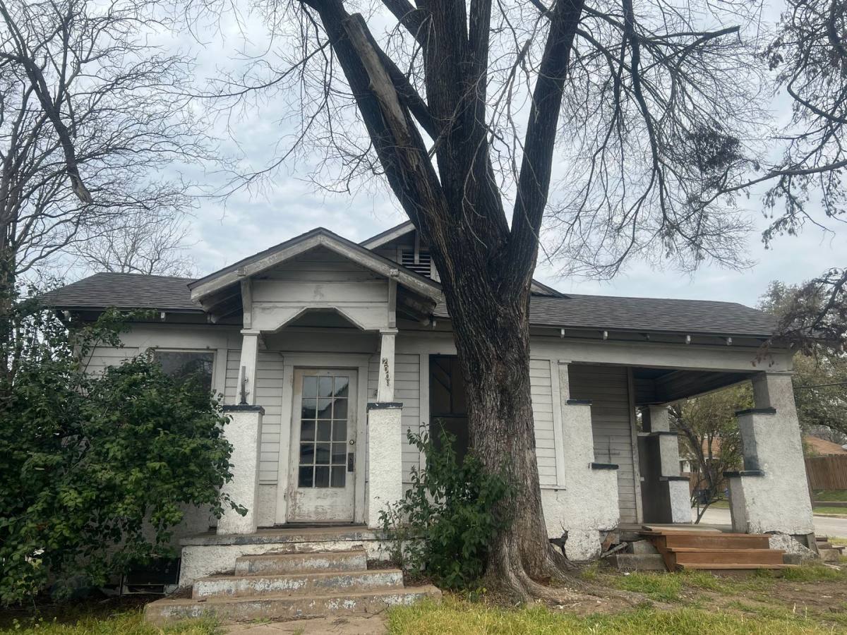 House for rent at 2001 Bosque Blvd, Waco, TX 76707
