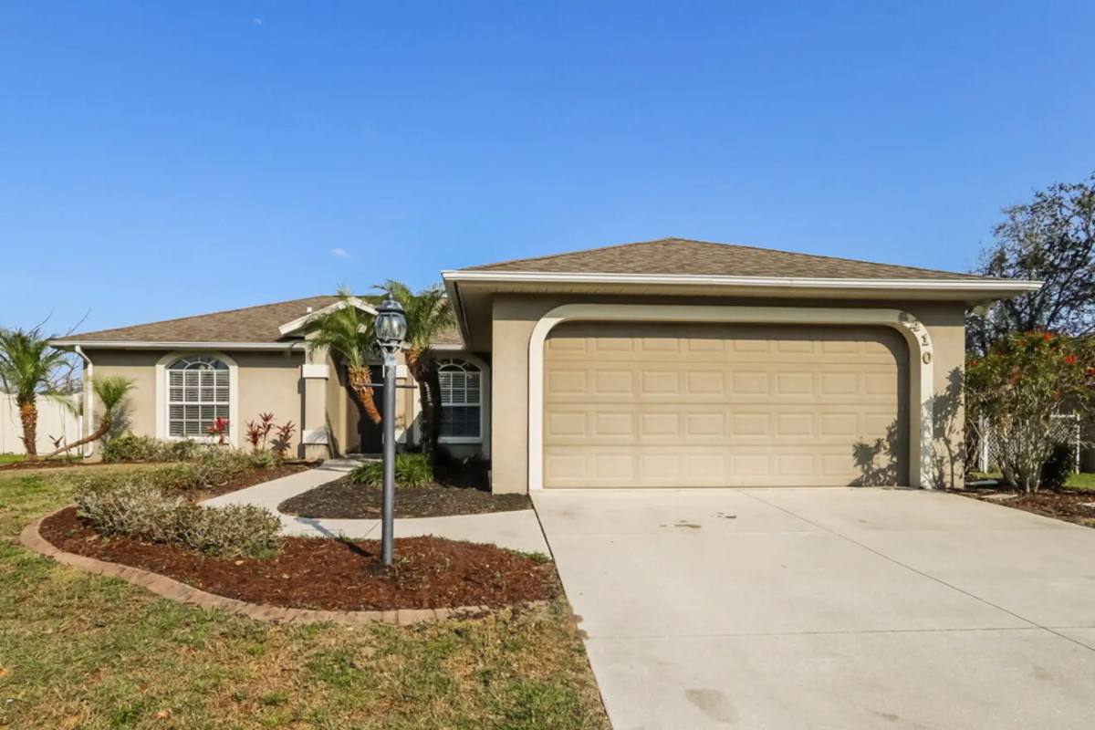 House for rent at 6410 64th Dr E, Palmetto, FL 34221