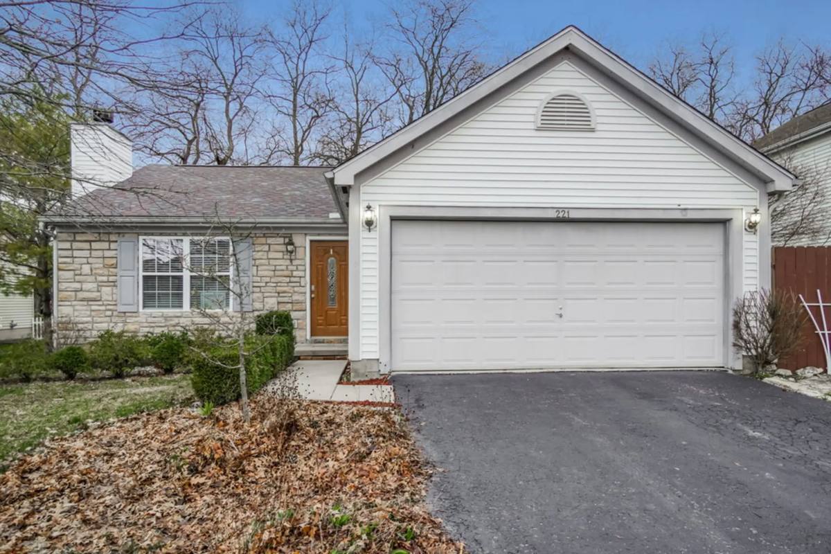 House for rent at 221 Stonhope Dr, Delaware, OH 43015
