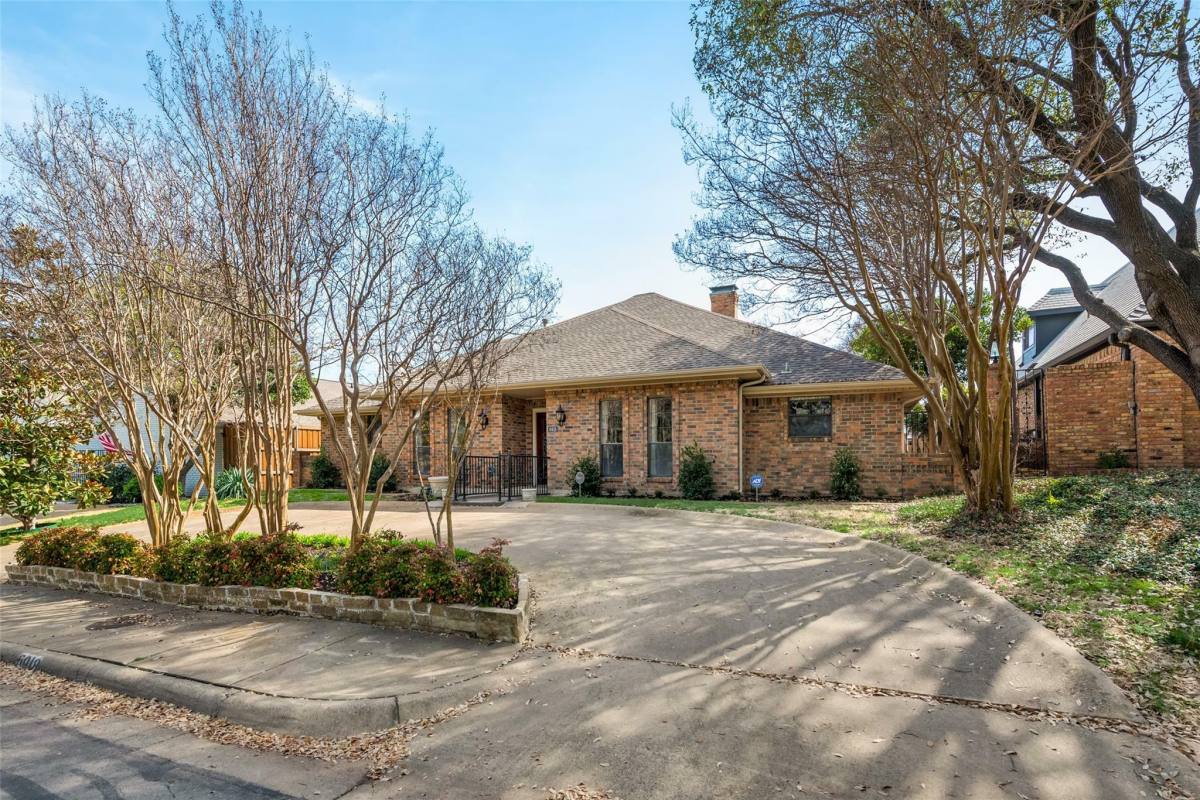 House for rent at 6918 Woodland Dr, Dallas, TX 75225