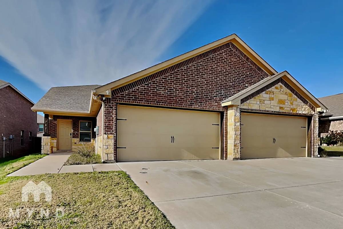 Townhouse for rent at 742 Rolling Terrace Circle, Granbury, TX 76049