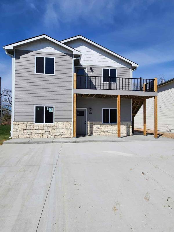 Townhouse for rent at 604 E 10th St, El Dorado, KS 67042