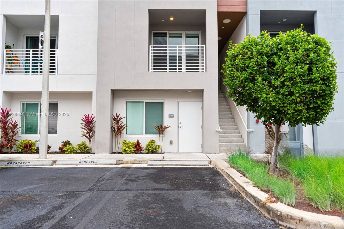 Townhouse for rent at 2555 NE 193rd St #2102, Miami, FL 33180