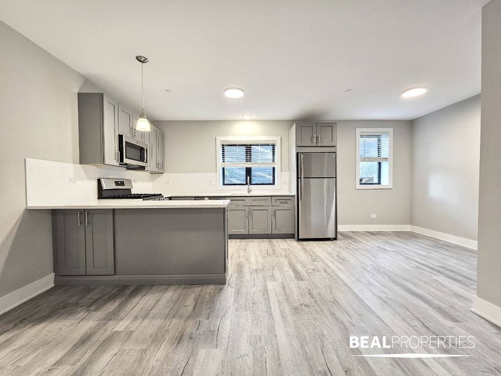 Apartment for rent at 1135 Oak St, Evanston, IL 60202