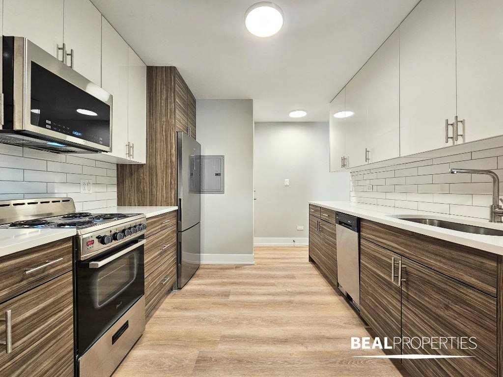 Apartment for rent at 452 W Oakdale Ave, Chicago, IL 60657