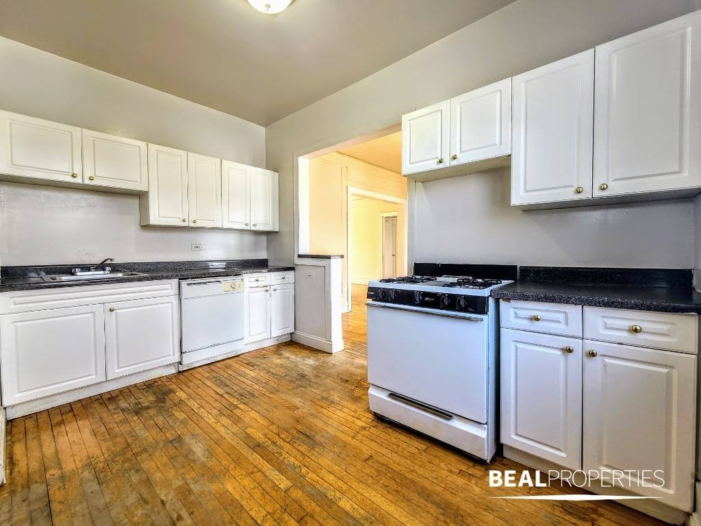Apartment for rent at 1317 Oak Ave, Evanston, IL 60201