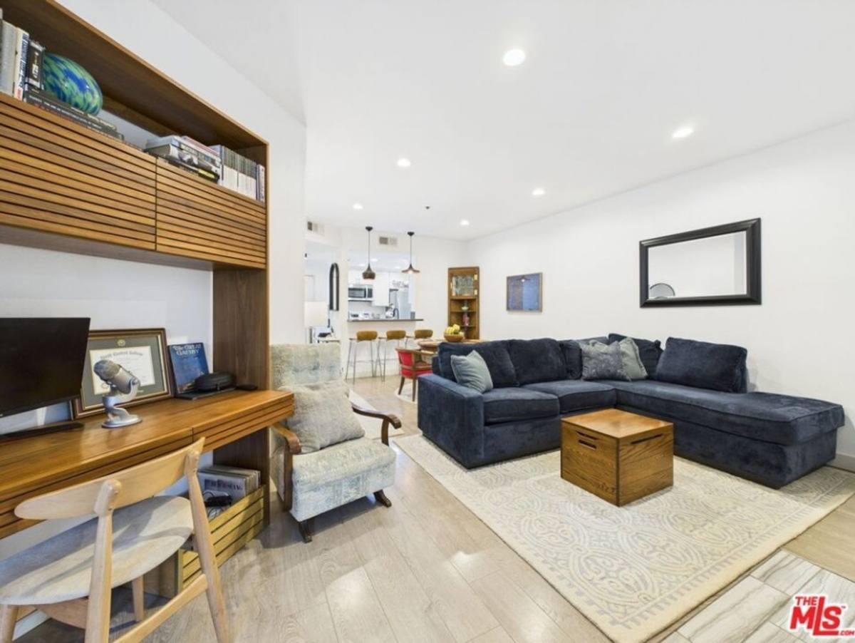 Townhouse for rent at 525 S Berendo St, Los Angeles, CA 90020