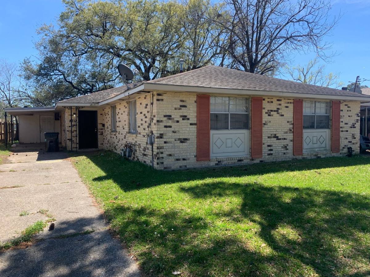 Apartment for rent at 8710-12 Dinkins St, New Orleans, LA 70127