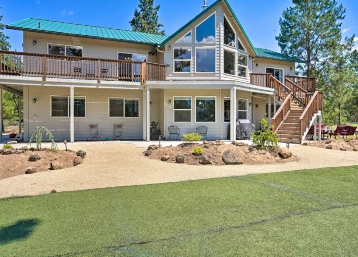 House for rent at 19490 Calico Rd, Bend, OR 97702