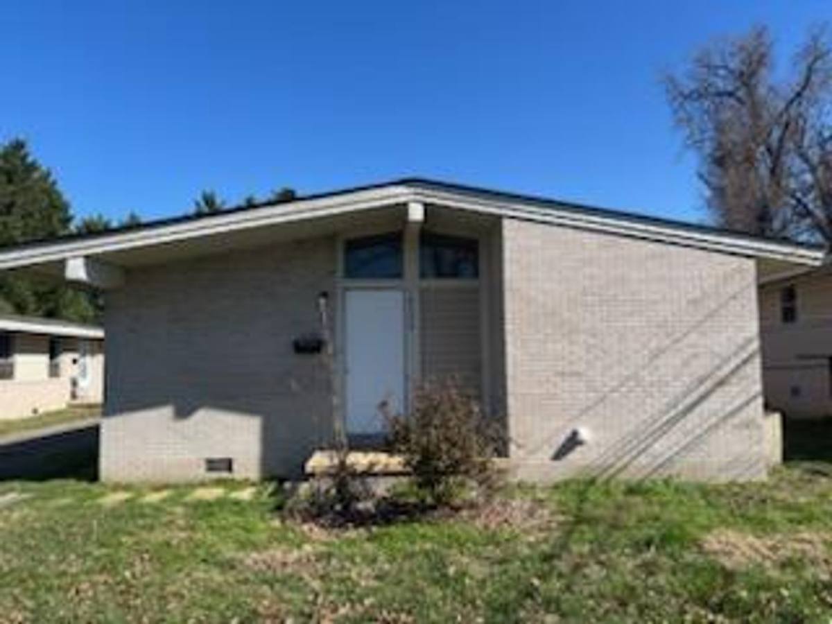 Apartment for rent at 1633 W Rotary Dr, High Point, NC 27262