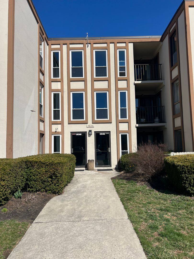 Apartment for rent at 1422 Bradley Dr, Carlisle, PA 17013
